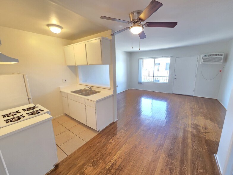 Building Photo - 4660 Kester Ave