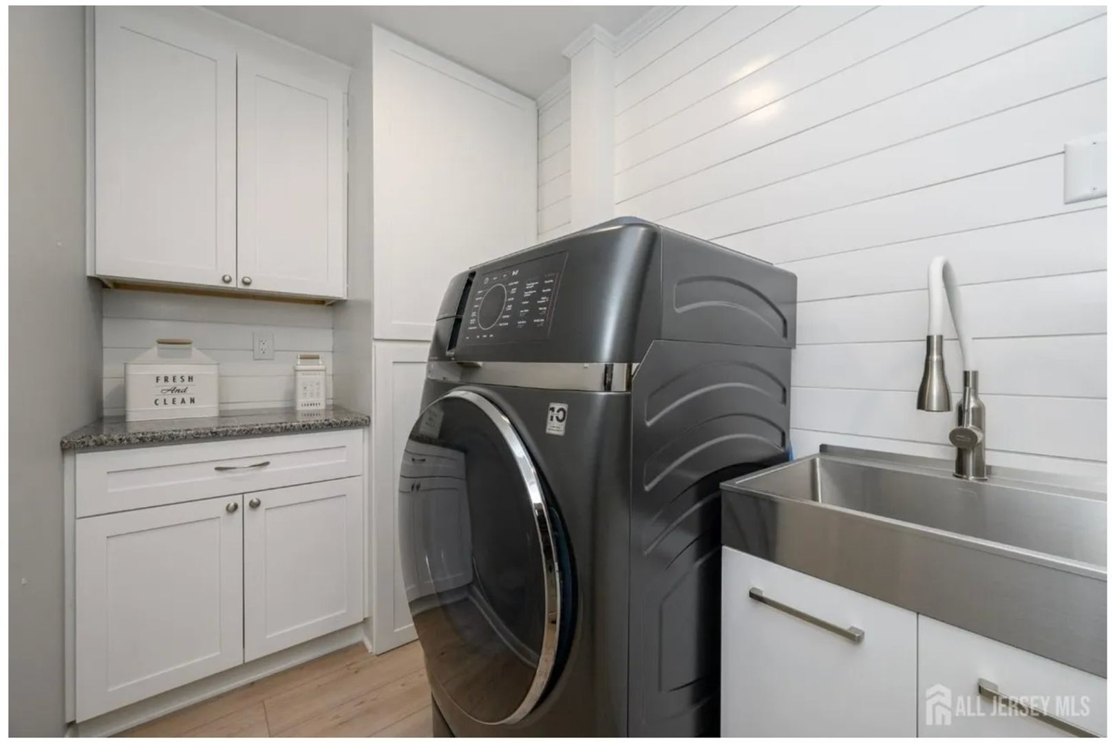 Building Photo - 12 Davison Rd