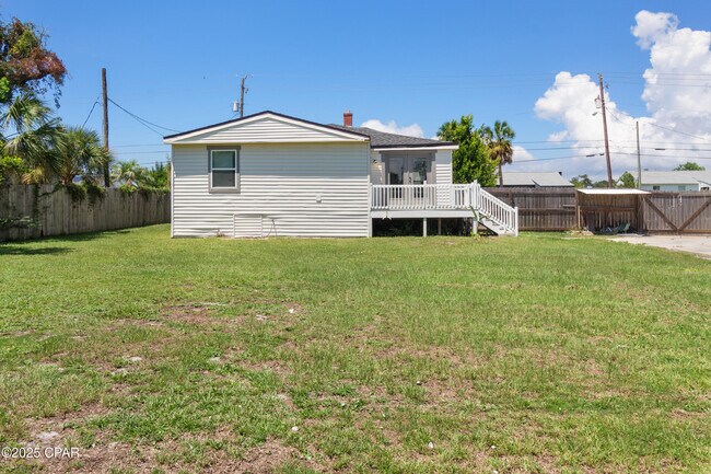 Building Photo - 310 N Bonita Ave