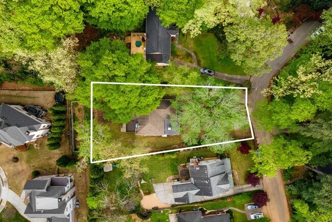 Building Photo - 782 Piedmont Way NE