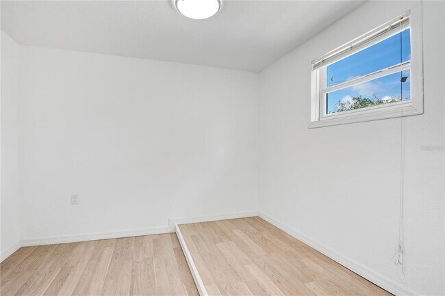 Building Photo - 813 Agnes Dr