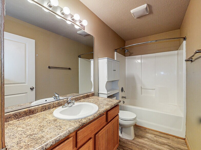 Bathroom - 385 NE Sandalwood