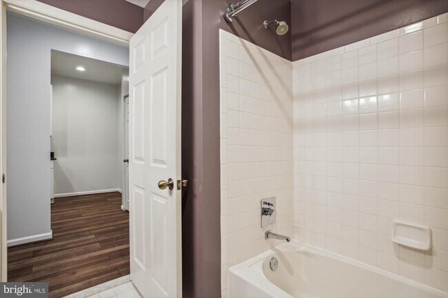 Building Photo - 6533 Grange Ln