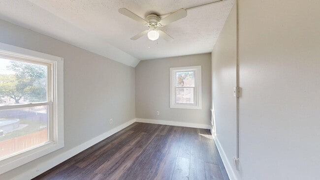 Building Photo - Denison/W.73rd neighborhood - updated 3 be...