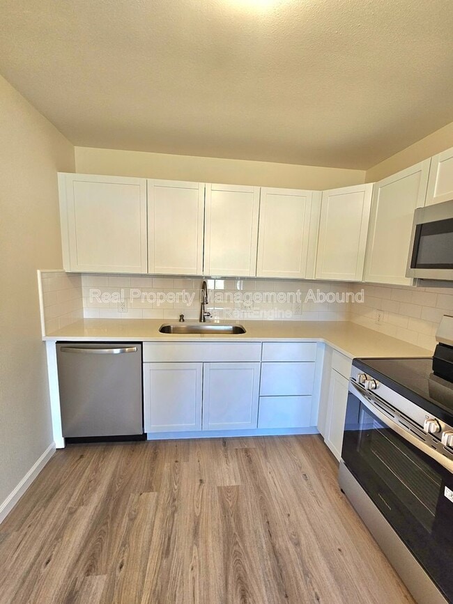 Building Photo - 1611 N Hickory Ave