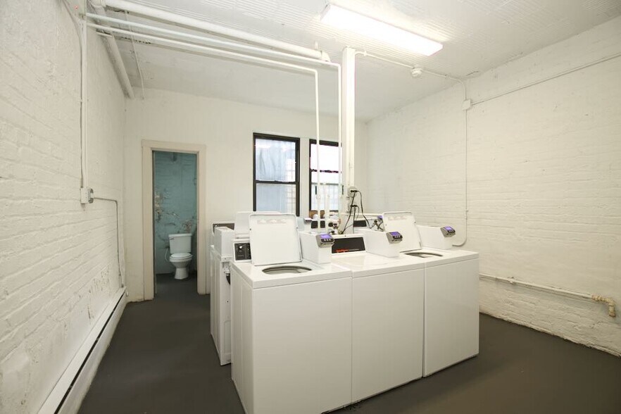 Building Photo - 2425 N Kedzie Blvd