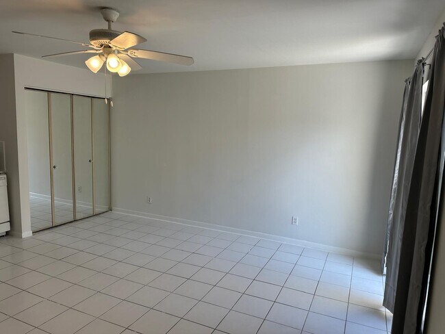 Building Photo - 631 Executive Center Dr
