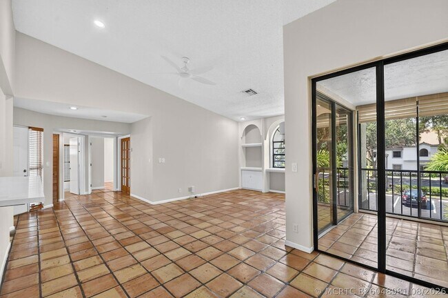 Building Photo - 5451 Verona Dr
