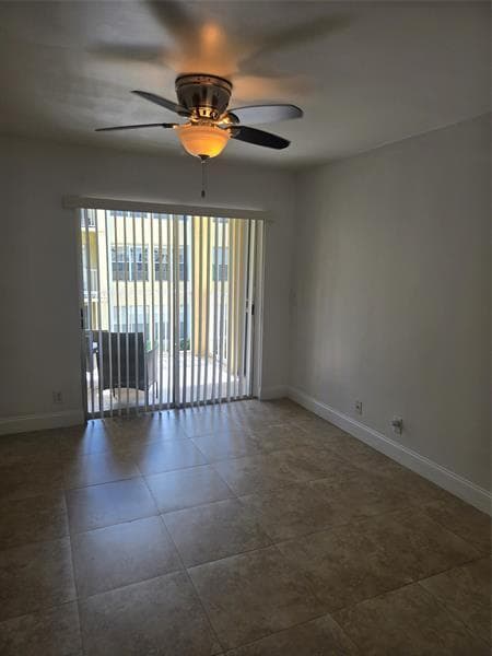 Building Photo - 6323 La Costa Dr