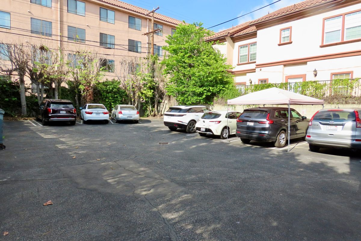 Building Photo - 1103 W Angeleno Ave