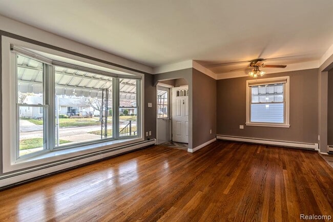 Building Photo - Beautifully Updated 3-Bedroom Home with Finished Basement & Spacious Backyard in Prime Royal Oak ...