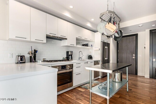 Building Photo - 4422 N 75th St