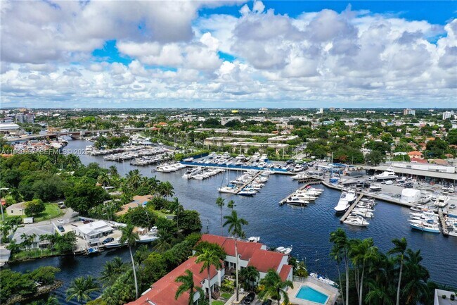 Building Photo - 1871 NW S River Dr