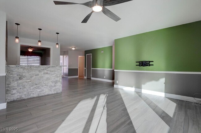 Building Photo - 908 Bonita Ave