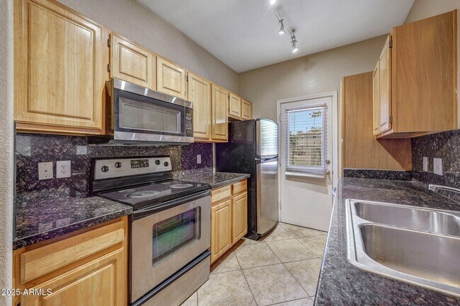 Building Photo - 2929 W Yorkshire Dr
