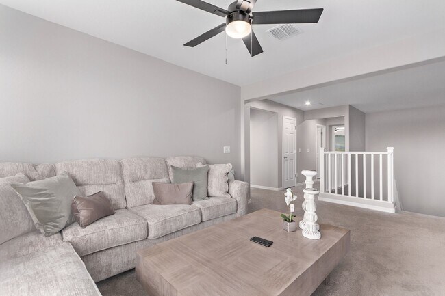 Building Photo - BEAUTIFUL 5 bedroom plus loft!