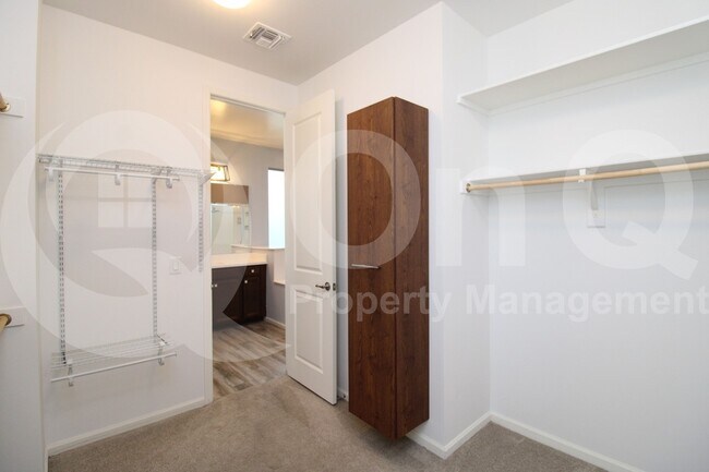 Building Photo - 3080 S Jasmine Dr