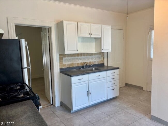 Building Photo - 196 Mt Kemble Ave