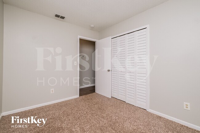 Building Photo - 2813 Eagle Run Cir S