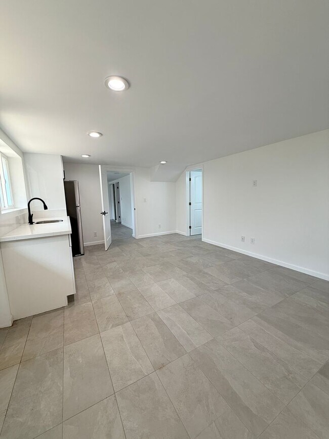 Building Photo - 1005 Belser St