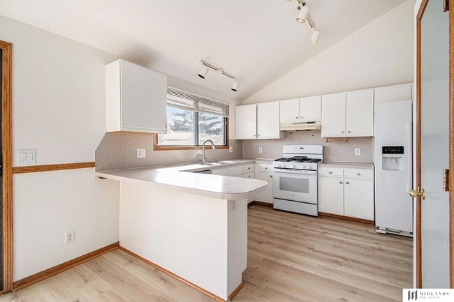 Building Photo - 15201 Greene Ave