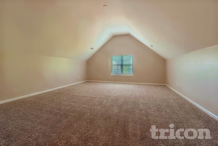 Building Photo - 5819 Twin Brook Dr