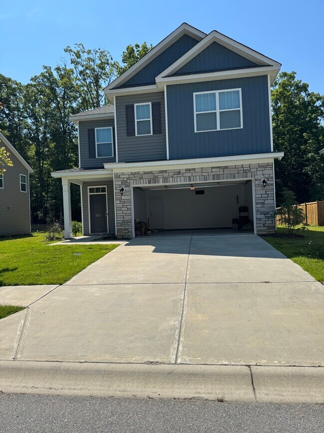 Building Photo - 551 Roseridge Dr