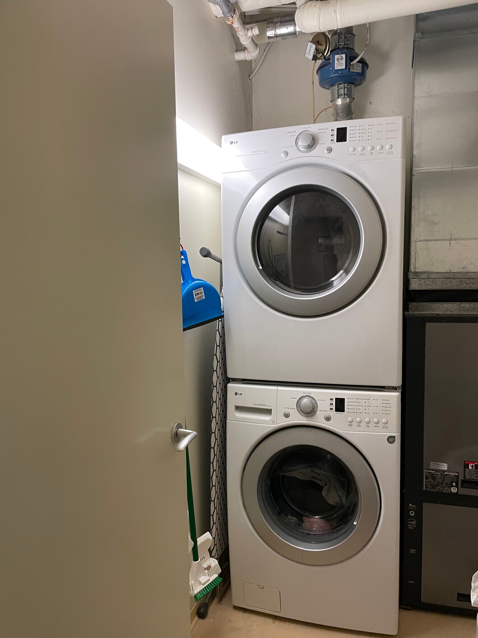 Full laundry room - 3601 S River Pky