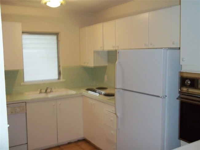 Building Photo - 5320 Balcones Dr