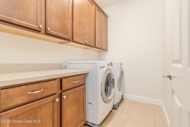 Building Photo - 7935 Wyndham Dr