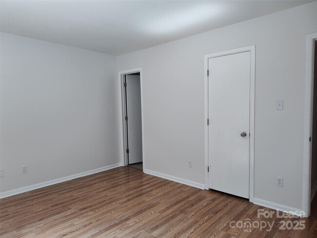 Building Photo - 3009 Heathstead Place