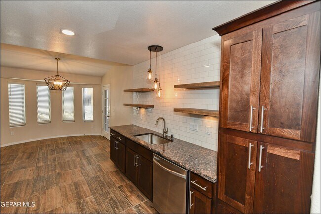 Building Photo - 12060 Mesquite Thorn Dr