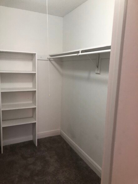 Building Photo - 468 Banyon Tree Cir