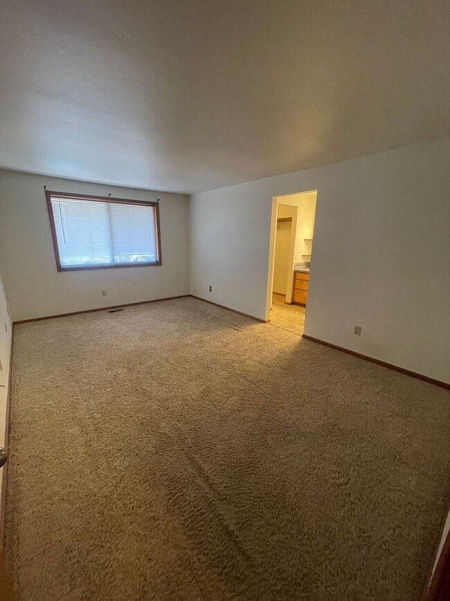 Building Photo - 3 Bedroom Home on Large Corner Lot!