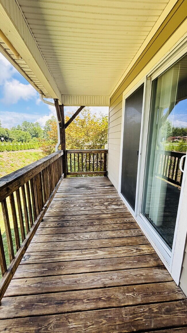 Building Photo - "Spacious 3-Bed, 2-Bath Condo Retreat in Fletcher – 1413 Sq Ft of Comfort. With $250 move in spec...