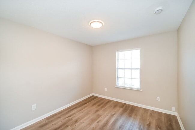 Building Photo - 7157 Beekman Lake Dr