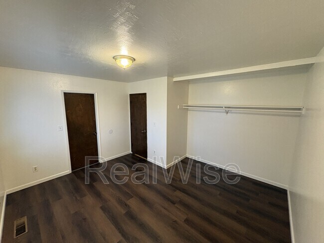 Building Photo - 231 Hawthorne St