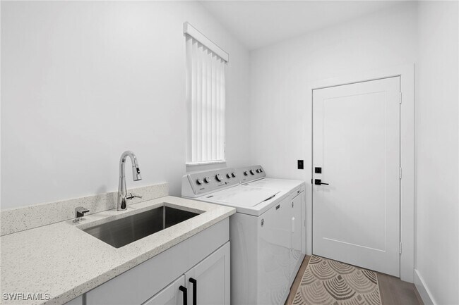 Building Photo - 6903 Mauna Loa Ln