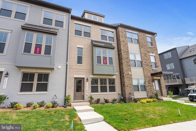 Building Photo - 12606 BRANCH HOLLOW Ln