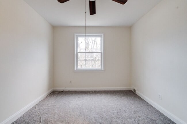 Building Photo - 1809 Glen Ridge Rd