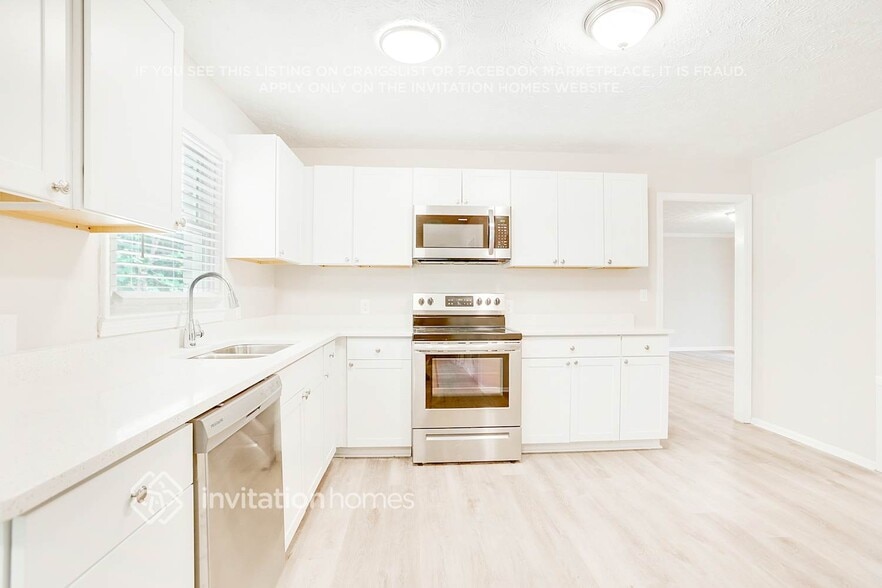 Building Photo - 90 Cook Ln