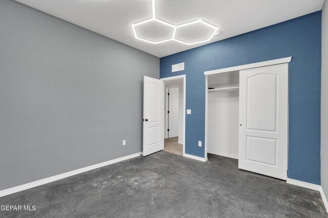 Building Photo - 2420 Tierra Delmonte Dr