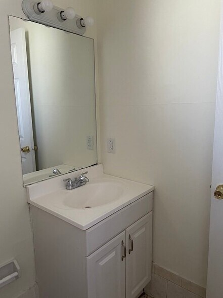 Building Photo - 2815 SW 37th Ct