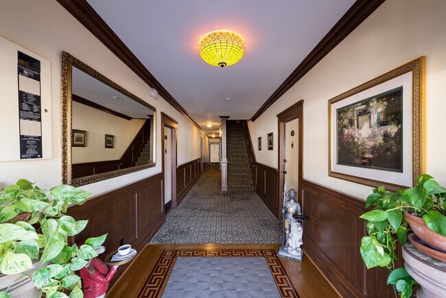 Building Photo - 470 20th St