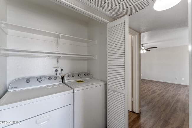 Building Photo - 808 N Revere