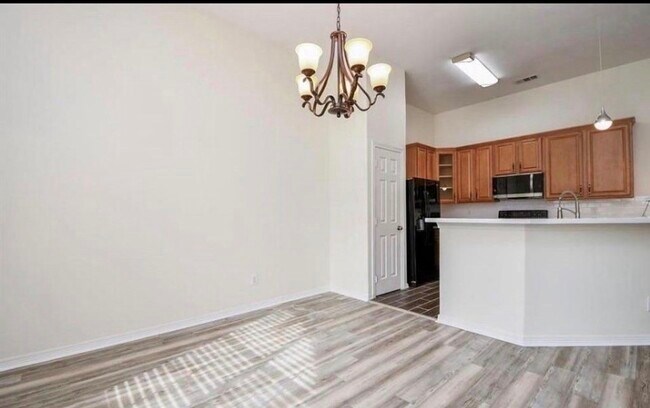 Building Photo - 12755 Mill Ridge Dr