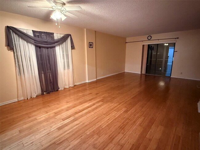 Building Photo - 3575 Brokenwoods Dr