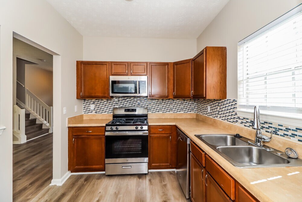 Building Photo - 6520 Eastbriar Dr