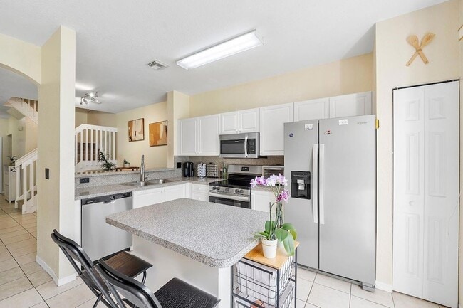 Building Photo - 9090 NW 40th Pl