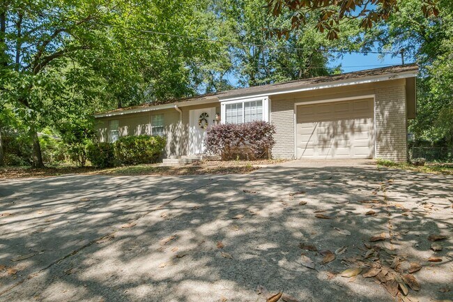 Building Photo - Updated Home Off Old Bainbridge Road
